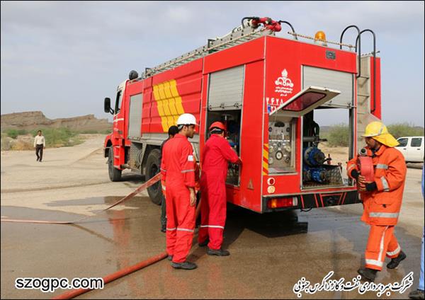 برگزاری مانور ایمنی و آتش نشانی در منطقه عملیاتی سرخون و گشوی جنوبی شرکت بهره برداری نفت و گاز زاگرس جنوبی (گزارش تصویری)