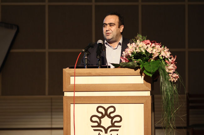 مدیرعامل شرکت بهره برداری نفت و گاز زاگرس جنوبی در مراسم اختتامیه نهمین کنگره بین المللی مهندسی شیمی ایران از همکاری این شرکت با شرکت های داخلی در زمینه ساخت قطعات مور نیاز صنعت نفت خبر داد