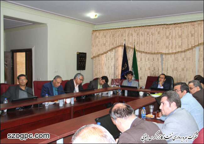 نشست صمیمی مدیرعامل با پیمانکاران شرکت بهره برداری نفت و گاز زاگرس جنوبی 1