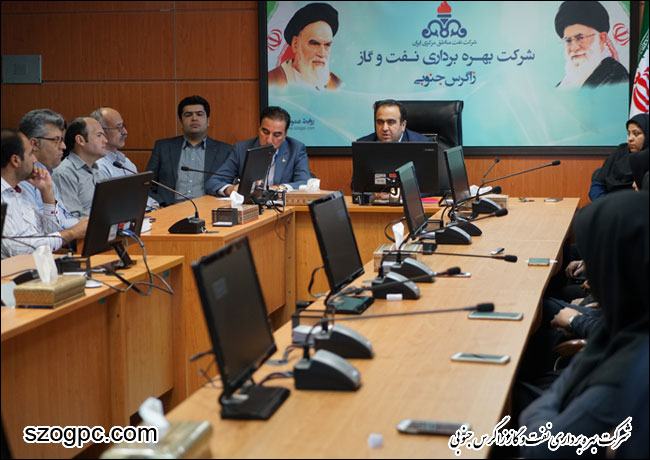 نشست دکتر غلامحسین منتظری با کارکنان دفتری و منشی گری 2