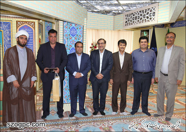 تجلیل از فرهاد الیاسی فر آزاده و جانباز سرافراز شاغل در ستاد شرکت بهره برداری نفت و گاز زاگرس جنوبی  ( گزارش تصویری )
