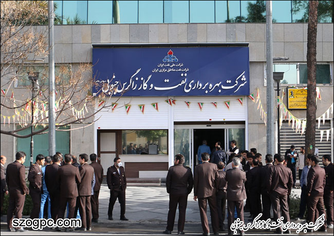 حضور دکتر غلامحسین منتظری مدیرعامل و کارکنان شرکت بهره برداری نفت و گاز زاگرس جنوبی در راهپیمایی یوم الله ۲۲ بهمن ماه ۱۳۹۵ 1