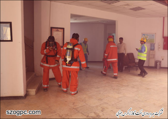 برگزاری مانور تخلیه اضطراری  کارکنان در اثر حریق و مهار آتش سوزی اطراف یکی از چاه های گازی در منطقه عملیاتی پارسیان 2