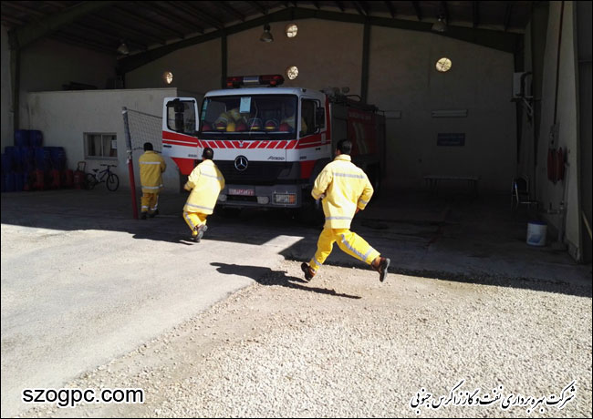 برگزاری مانور تخلیه اضطراری  کارکنان در اثر حریق و مهار آتش سوزی اطراف یکی از چاه های گازی در منطقه عملیاتی پارسیان 6