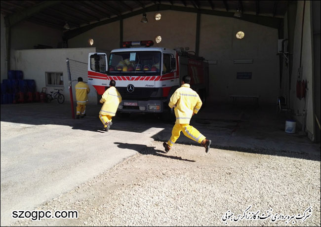 برگزاری مانور تخلیه اضطراری کارکنان در اثر حریق و مهار آتش سوزی اطراف یکی از چاه های گازی در منطقه عملیاتی پارسیان 6