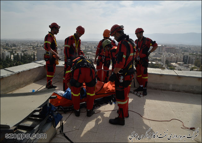 با همکاری کمیته مدیریت بحران و پدافند غیر عامل استان فارس و سازمان های همکار این کمیته ، اولین مانور مشترک امداد - نجات و تخلیه اضطراری با استفاده از شوت نجات 11