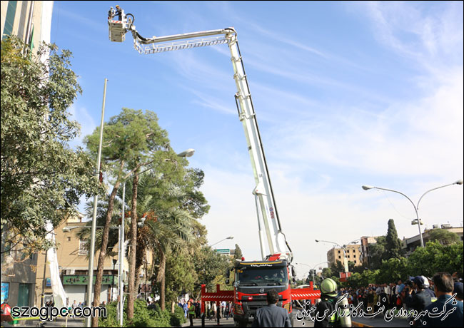 با همکاری کمیته مدیریت بحران و پدافند غیر عامل استان فارس و سازمان های همکار این کمیته ، اولین مانور مشترک امداد - نجات و تخلیه اضطراری با استفاده از شوت نجات 6