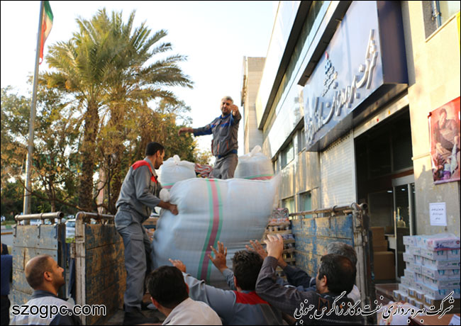 ارسال اولین محموله کمک های انسان دوستانه کارکنان شرکت بهره برداری نفت و گاز زاگرس جنوبی به زلزله زدگان غرب کشور 5
