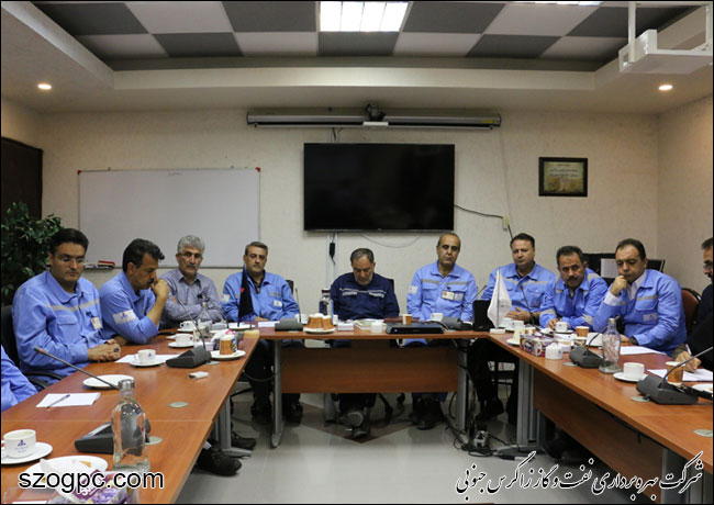 جمع مدیران، رؤسا و کارشناسان این شرکت در منطقه عملیاتی نار و کنگان 7