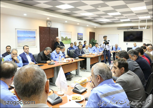 جمع مدیران، رؤسا و کارشناسان این شرکت در منطقه عملیاتی نار و کنگان 8