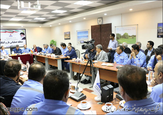 جمع مدیران، رؤسا و کارشناسان این شرکت در منطقه عملیاتی نار و کنگان 11