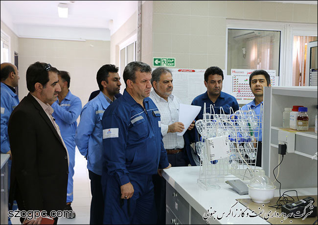 بازدید مدیرعامل، جمعی از مدیران و رؤسای ادارات ستادی شرکت بهره‌برداری نفت و گاز زاگرس جنوبی از مجتمع عملیاتی خلیج فارس و چاههای گازی منطقه عملیاتی سرخون و گشوی جنوبی 16