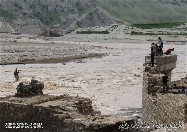 امداد و نجات شرکت نفت مناطق مرکزی ایران در راستای کمک رسانی به مردم مناطق سیل زده غرب کشور 3