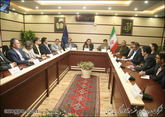 برگزاری مراسم گرامیداشت روز ارتباطات و روابط عمومی در شرکت نفت مناطق مرکزی ایران