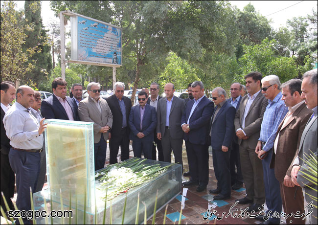 دیدار هیات مدیره نفت و گاز زاگرس جنوبی با خانواده خلبان شهید عباس دوران 1
