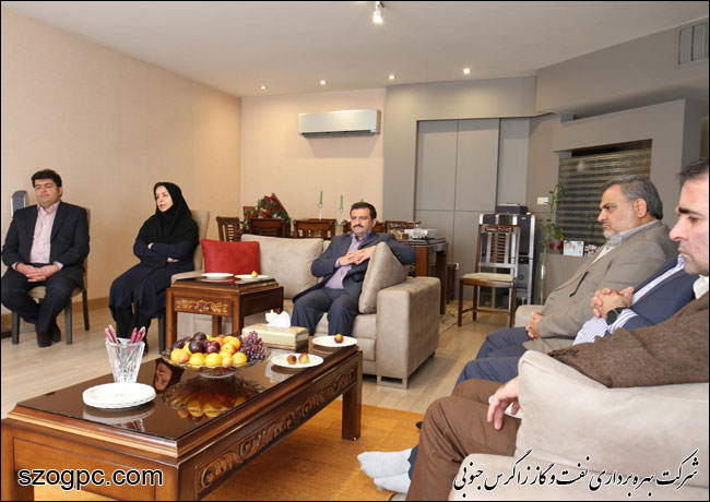 دیدار هیات مدیره نفت و گاز زاگرس جنوبی با خانواده خلبان شهید عباس دوران 7