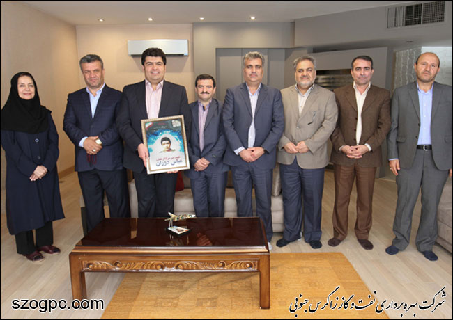 دیدار هیات مدیره نفت و گاز زاگرس جنوبی با خانواده خلبان شهید عباس دوران 8