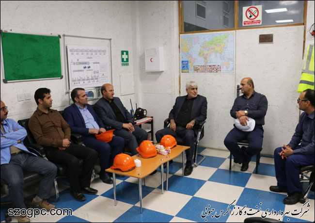 بازدید مدیر منابع انسانی شرکت نفت مناطق مرکزی ایران از منطقه عملیاتی نار و کنگان 1