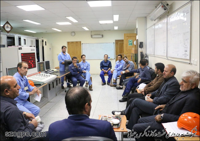 بازدید مدیر منابع انسانی شرکت نفت مناطق مرکزی ایران از منطقه عملیاتی نار و کنگان