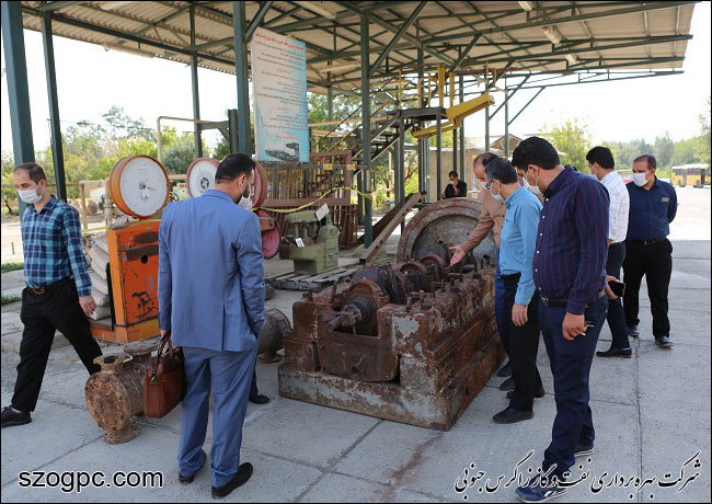 به مناسبت گرامیداشت چهلمین سالگرد هفته دفاع مقدس مدیران و کارکنان شرکت بهره برداری نفت و گاز غرب از موزه صنعت نفت غرب کشوردر پالایشگاه کرمانشاه بازدید 1