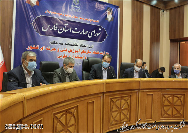 امضای تفاهم نامه همکاری نفت و گاز زاگرس جنوبی و اداره کل آموزش فنی و حرفه‌ای استان فارس 9