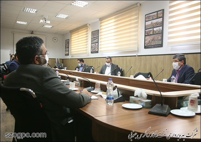 برگزاری نشست کارگروه مقابله با بیماری کرونا در ستاد شرکت نفت مناطق مرکزی ایران 4