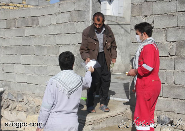 روستاهای مجاور مناطق عملیاتی تابعه شرکت بهره برداری نفت و گاز غرب ضدعفونی و گندزدایی شد 1