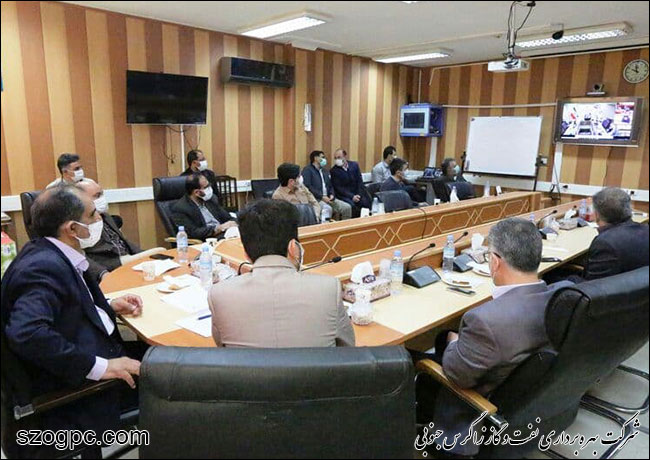 جلسه شورای پژوهش این شرکت که با تقدیر از پژوهشگران برتر شرکت در ستاد و شرکت‌های تابعه همراه 12