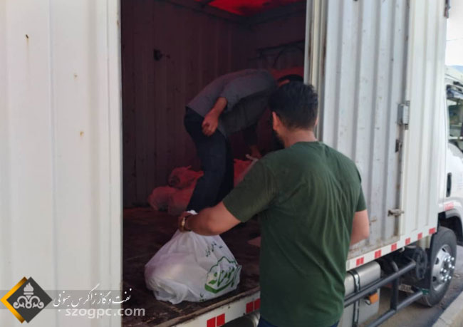 توزیع ۳۰۰ بسته معیشتی توسط بسیج شرکت نفت مناطق مرکزی ایران 6