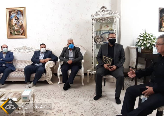 جمعی از مدیران صنعت نفت با خانواده یکی از جانباختگان حادثه چشمه خوش دیدار کردند