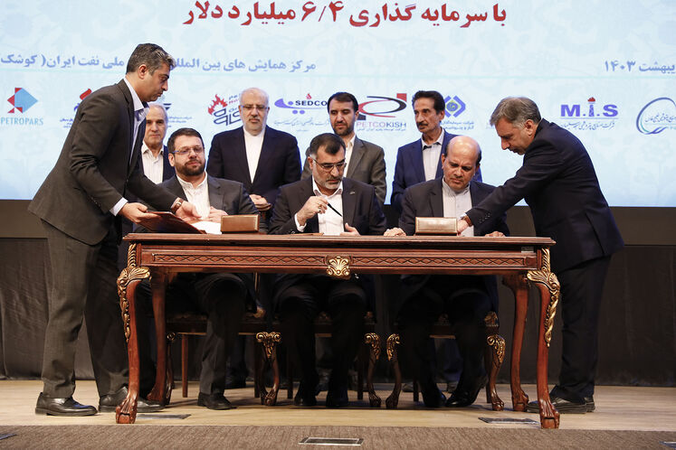 تفاهم‌نامه‌های مطالعه توسعه ۱۶ میدان گازی با ۶.۴ میلیارد دلار سرمایه‌گذاری امضا شد - تصویر