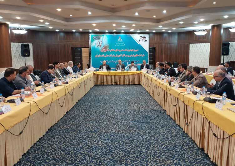 برگزاری سی و دومین نشست روسای آموزش شرکت های فرعی و مراکز آموزشی شرکت ملی نفت ایران در کرمانشاه - گزارش تصویری