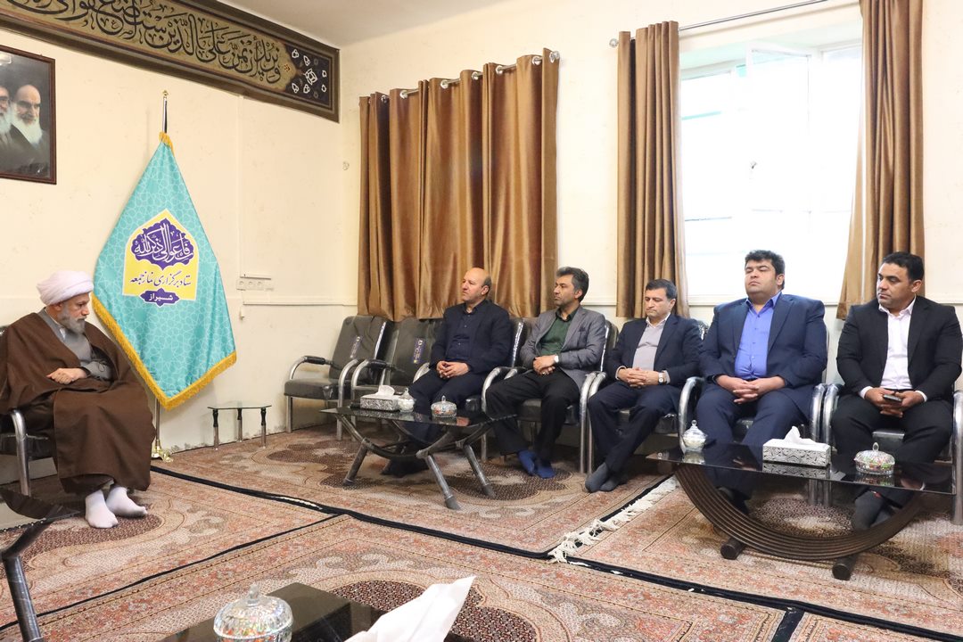دیدار مدیر عامل و سایر مدیران شرکت بهره‌برداری نفت و گاز زاگرس جنوبی با نماینده ولی فقیه در استان فارس و‌‌ امام جمعه شیراز
