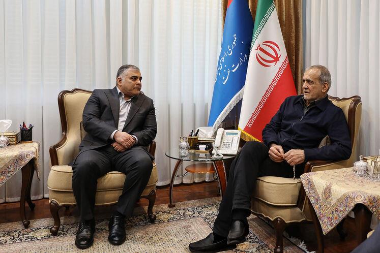 بازدید رئیس‌جمهوری از وزارت نفت/ تأکید بر تداوم خدمت‌رسانی