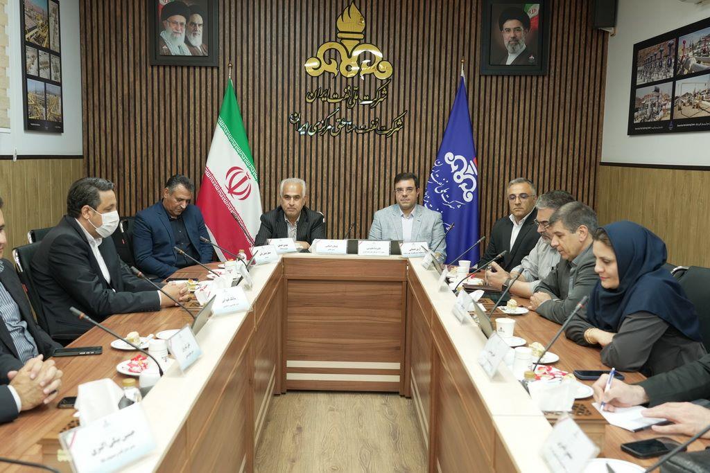 آیین معارفه و تکریم سرپرست جدید بهداشت ، ایمنی و محیط زیست نفت مناطق مرکزی ایران برگزار شد