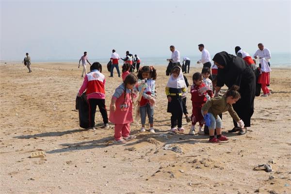 پاکسازی ساحل بندر دیر به مناسبت روز جهانی خاک 14