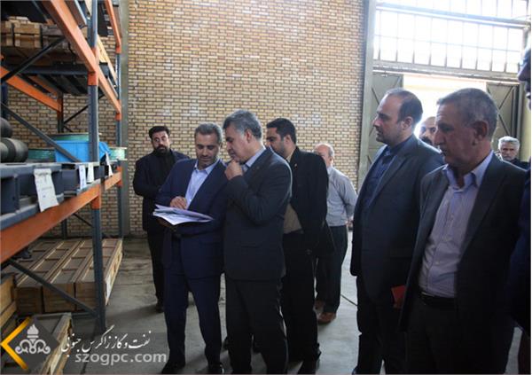 بازدید مدیرعامل و جمعی از مدیران ستادی از انبارهای کالا و تجهیزات نفت مرکزی 19