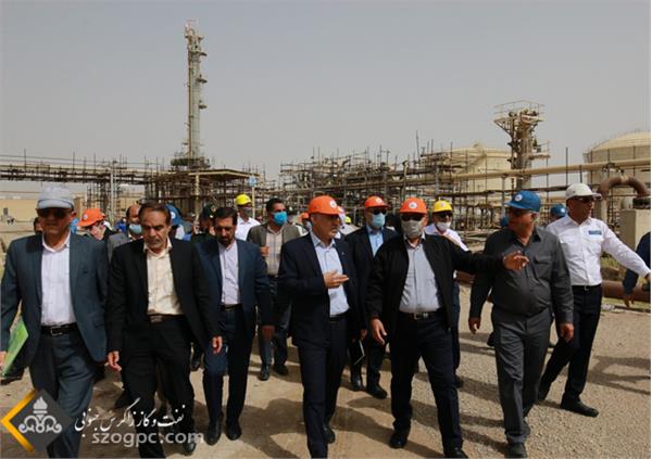 بازدید مدیرعامل شرکت نفت مناطق مرکزی ایران و هیات همراه از میدان نفتی خشت
