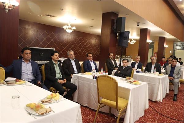 مراسم تجلیل از بازنشستگان با حضور کارکنان و همسران 27