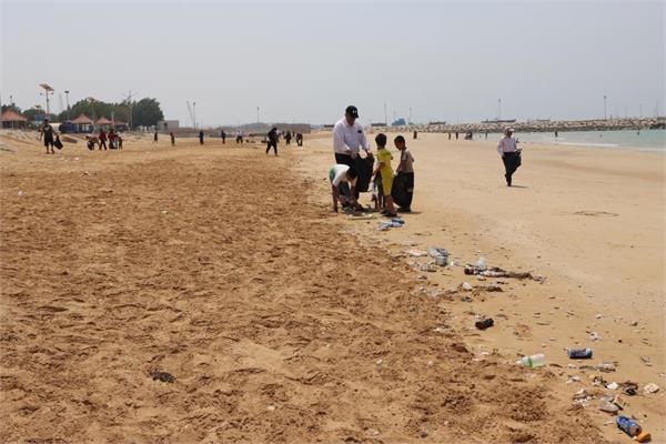 پاکسازی ساحل خلیج همیشه فارس توسط کارکنان منطقه عملیاتی نار و کنگان 9