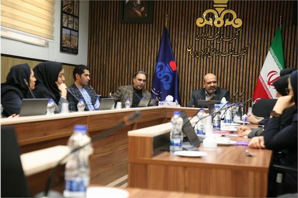 تقدیر از برگزیدگان مسابقات ورزشی بانوان بالای ۲۶ سال شرکت نفت مناطق مرکزی ایران 17