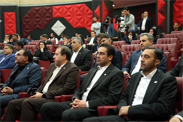 نشست خبری مدیرعامل شرکت نفت مناطق مرکزی ایران 13