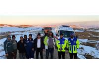 امدادرسانی به هموطنان در مسیرهای درگیر در برف توسط ترابری نفت و گاز شرق 1