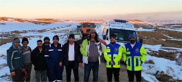 امدادرسانی به هموطنان در مسیرهای درگیر در برف توسط ترابری نفت و گاز شرق 1