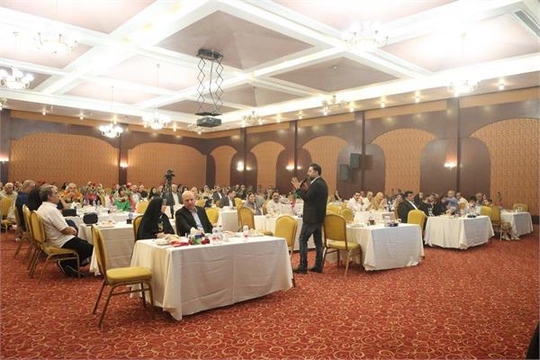 مراسم تجلیل از بازنشستگان با حضور کارکنان و همسران 31