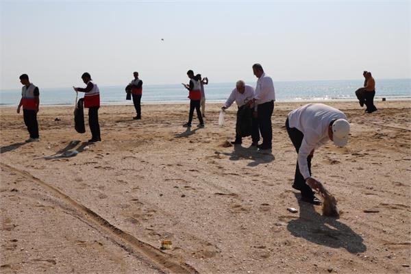 پاکسازی ساحل بندر دیر به مناسبت روز جهانی خاک 15
