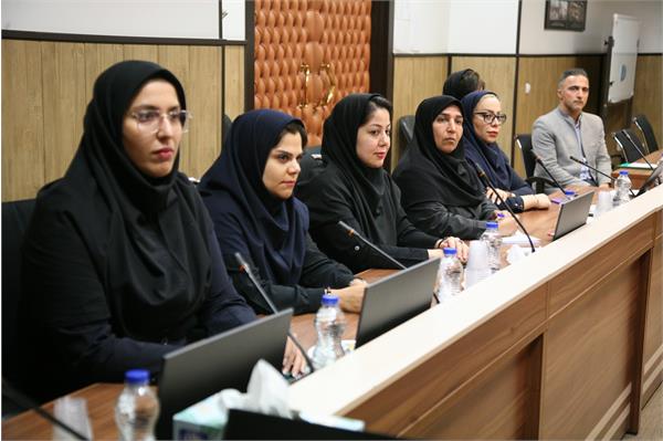 تقدیر از برگزیدگان مسابقات ورزشی بانوان بالای ۲۶ سال شرکت نفت مناطق مرکزی ایران 19