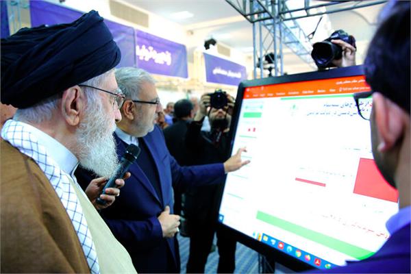 بازدید رهبر انقلاب از نمایشگاه توانمندی‌های تولید ایرانی/ تشریح دستاوردهای صنعت نفت 10
