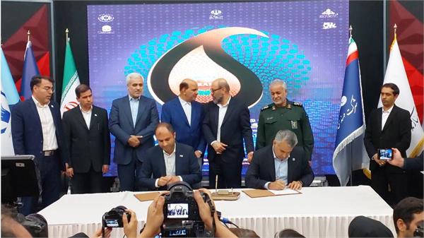 امضا ۳ قرارداد و تفاهم نامه توسعه میدان های گازی با نفت مناطق مرکزی ایران 4