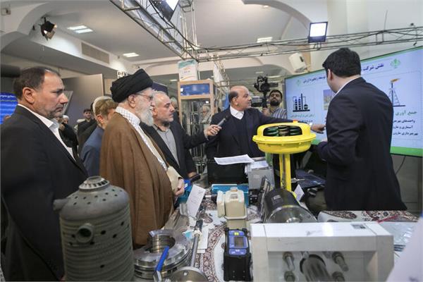 بازدید رهبر انقلاب از نمایشگاه توانمندی‌های تولید ایرانی/ تشریح دستاوردهای صنعت نفت 3